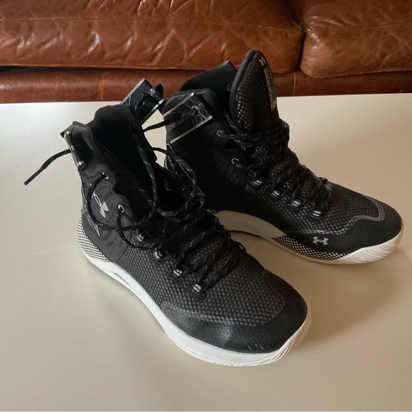 Under Armour HOVR Ace Women’s Volleyball Sneakers Size 10 Black - Picture 1 of 8